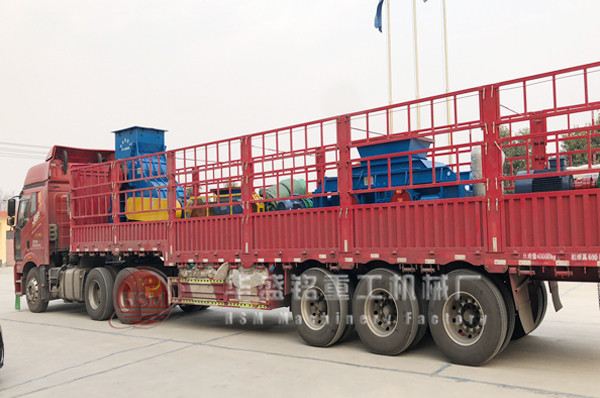 對輥破碎機和雙級粉碎機一起發(fā)貨