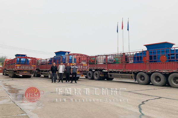 3臺1510對輥破碎機發(fā)往哈密